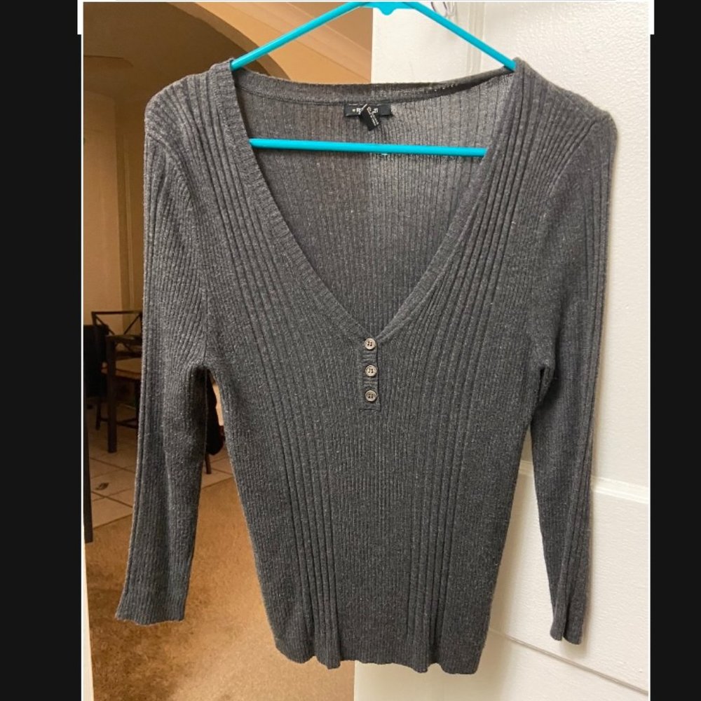 Grey v-neck sweater top